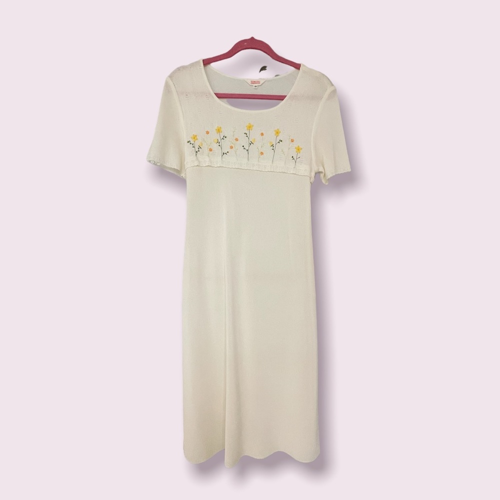 Tomatsu Presents Cream Embroidered Dress